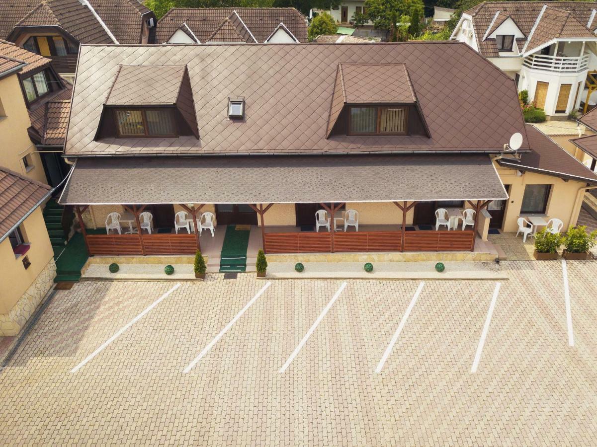 Apartman Szanyi Buk Bagian luar foto