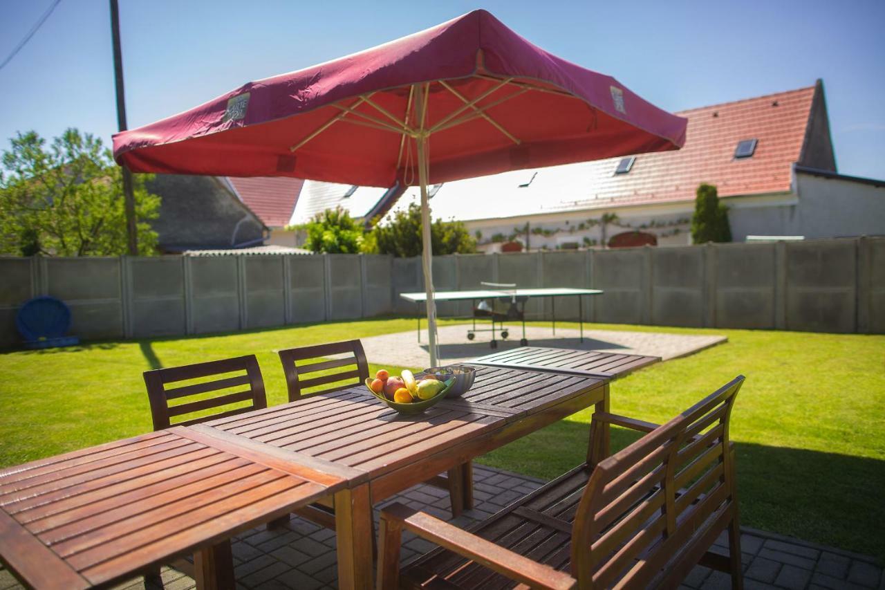 Apartman Szanyi Buk Bagian luar foto